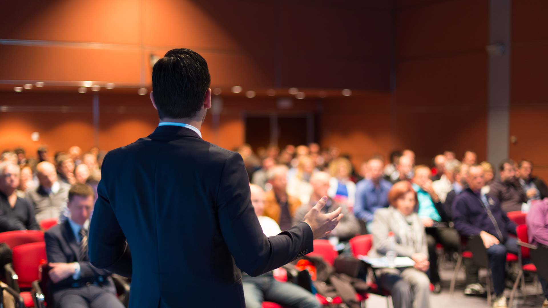 speaker-giving-presentation-to-group